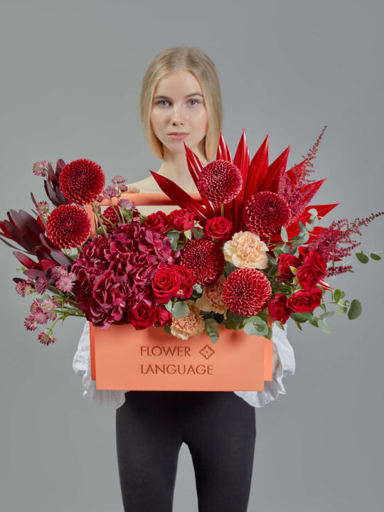 Композиции из живых цветов купить в Москве: цветочные композиции и букетызаказать с доставкой, цены